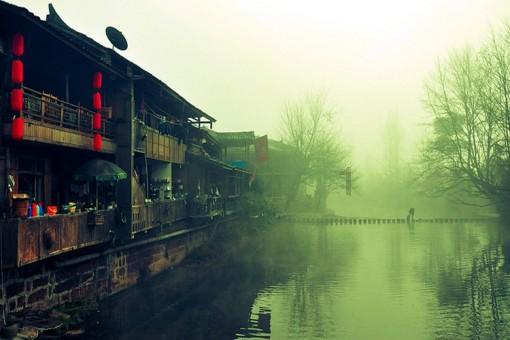 足球鞋打篮球，而且是水泥地，鞋会怎么样？